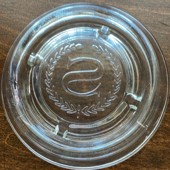 Vintage Sheraton Hotel Clear Glass Logo Ashtray (4.75" Diameter) - Picture 5 of 6